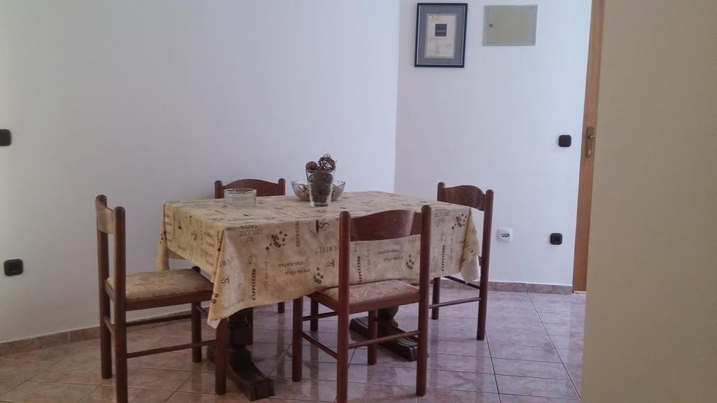 Apartman Duje Petrčane Exterior foto