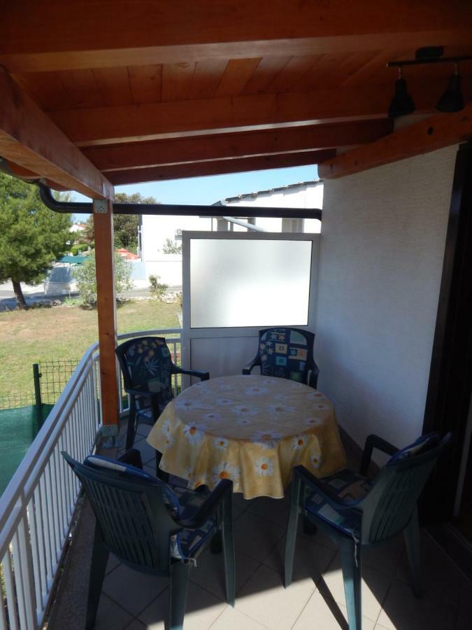 Apartman Duje Petrčane Exterior foto
