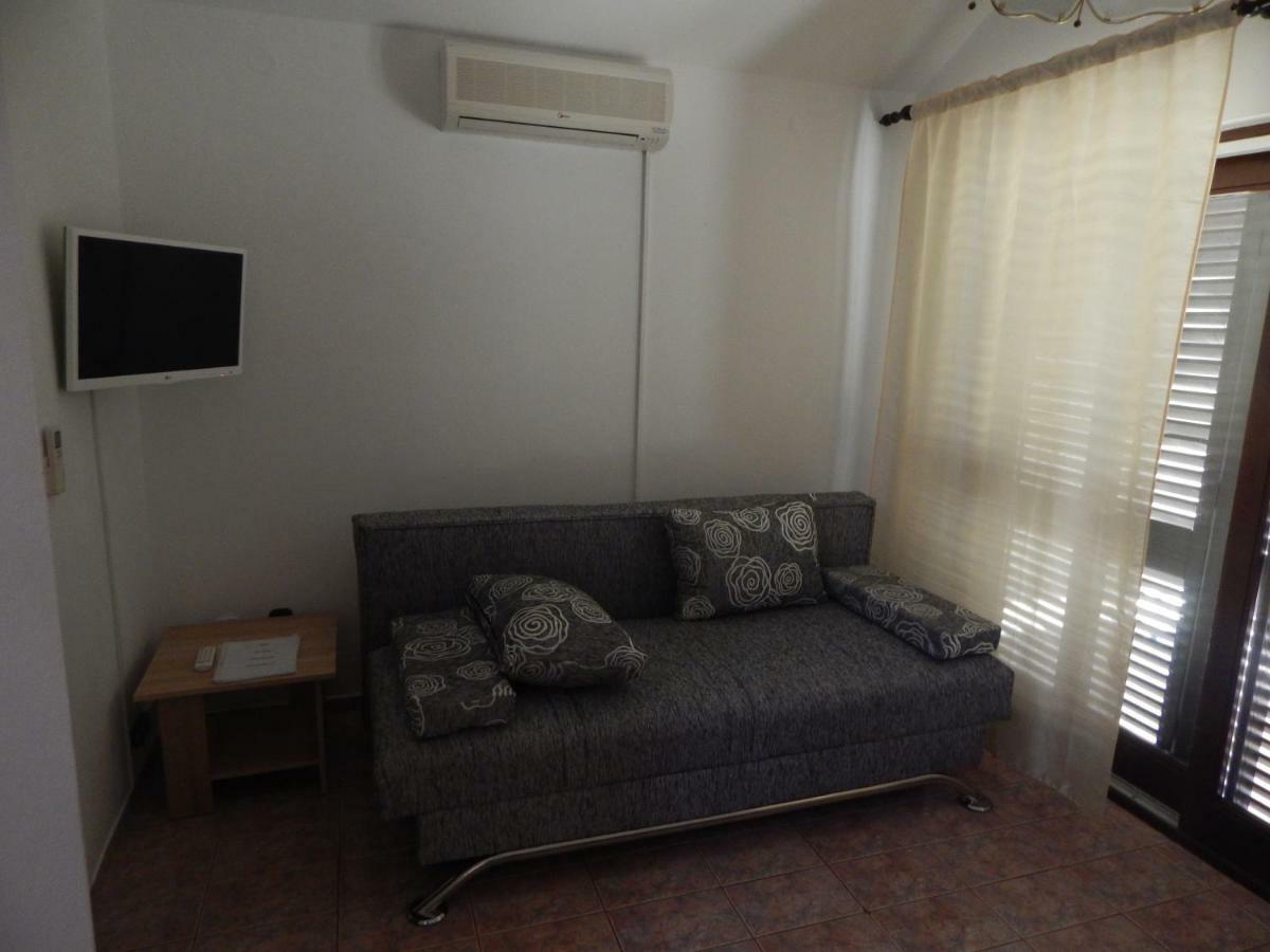 Apartman Duje Petrčane Exterior foto