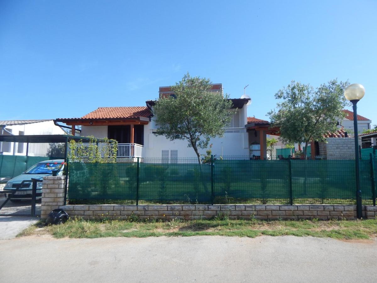 Apartman Duje Petrčane Exterior foto